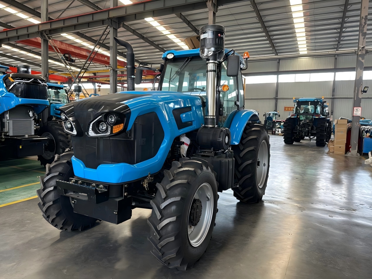 চীনা উচ্চ-হর্সপাওয়ার ট্র্যাক্টরগুলি আফ্রিকাতে বড় আকারের চাষের প্রধান শক্তি হয়ে উঠেছে